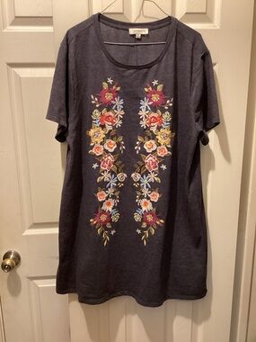 Umgee Navy Short Sleeve Tee with Multicolor Floral Embroidery